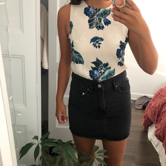 H&M flower top! - Picture 1 of 7